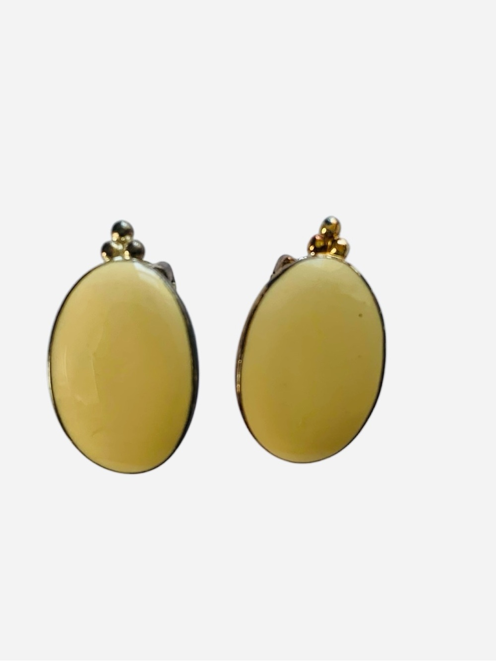 Vintage Liz Claiborne Cream Color Oval Clip Earrings